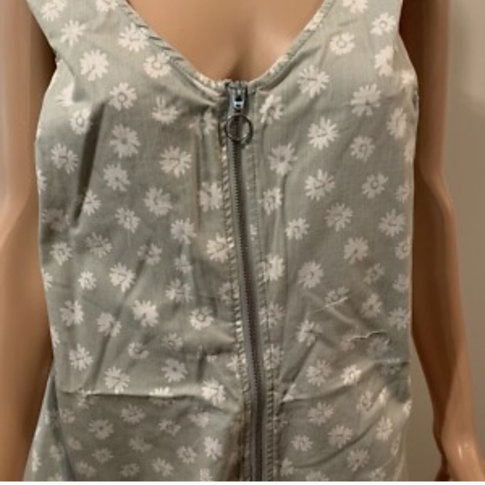 Sleeveless Daisy Zip-Front Shift Dress in Light sage